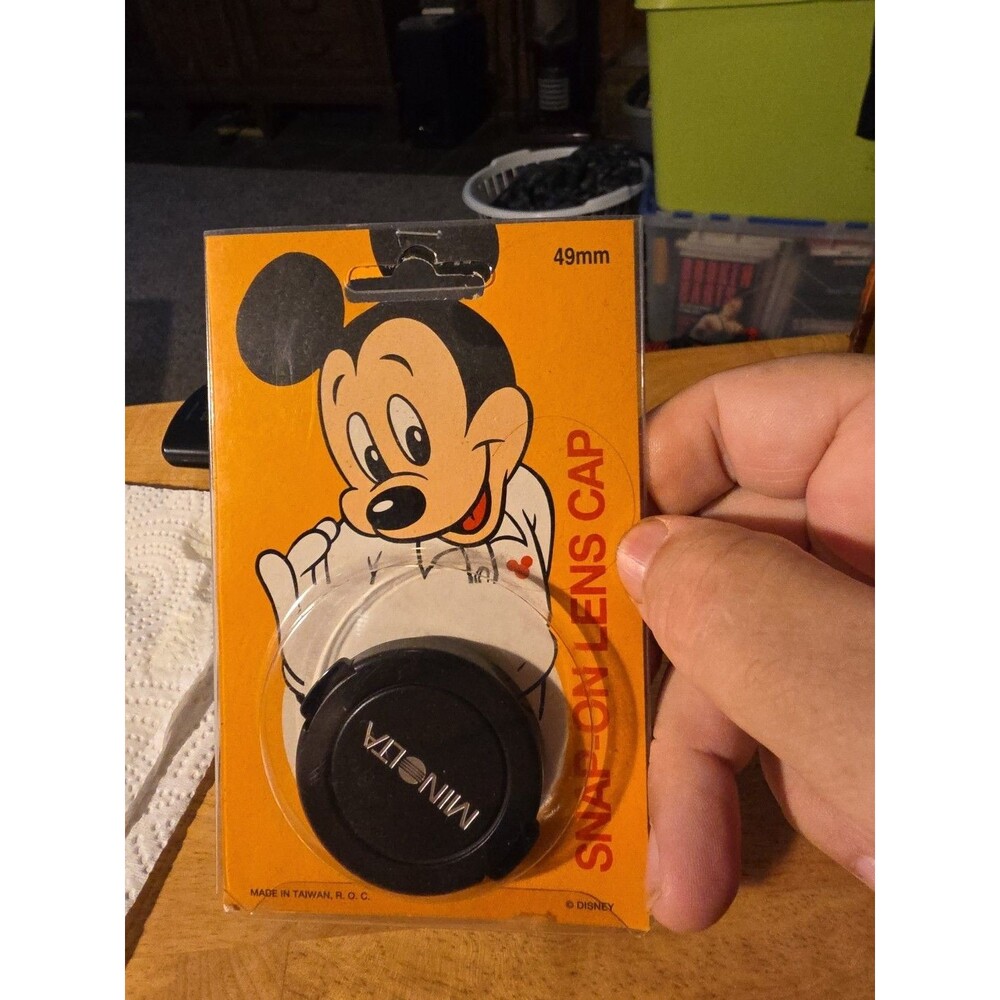 NIP Vintage 1980s Disney Mickey Mouse 49mm Camera Lens Minolta Cap Cover